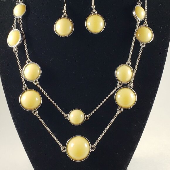 ✨ Layered Silver-Tone Necklace & Earrings Set – Yellow Beaded Elegance! Jewelry - Picture 1 of 7